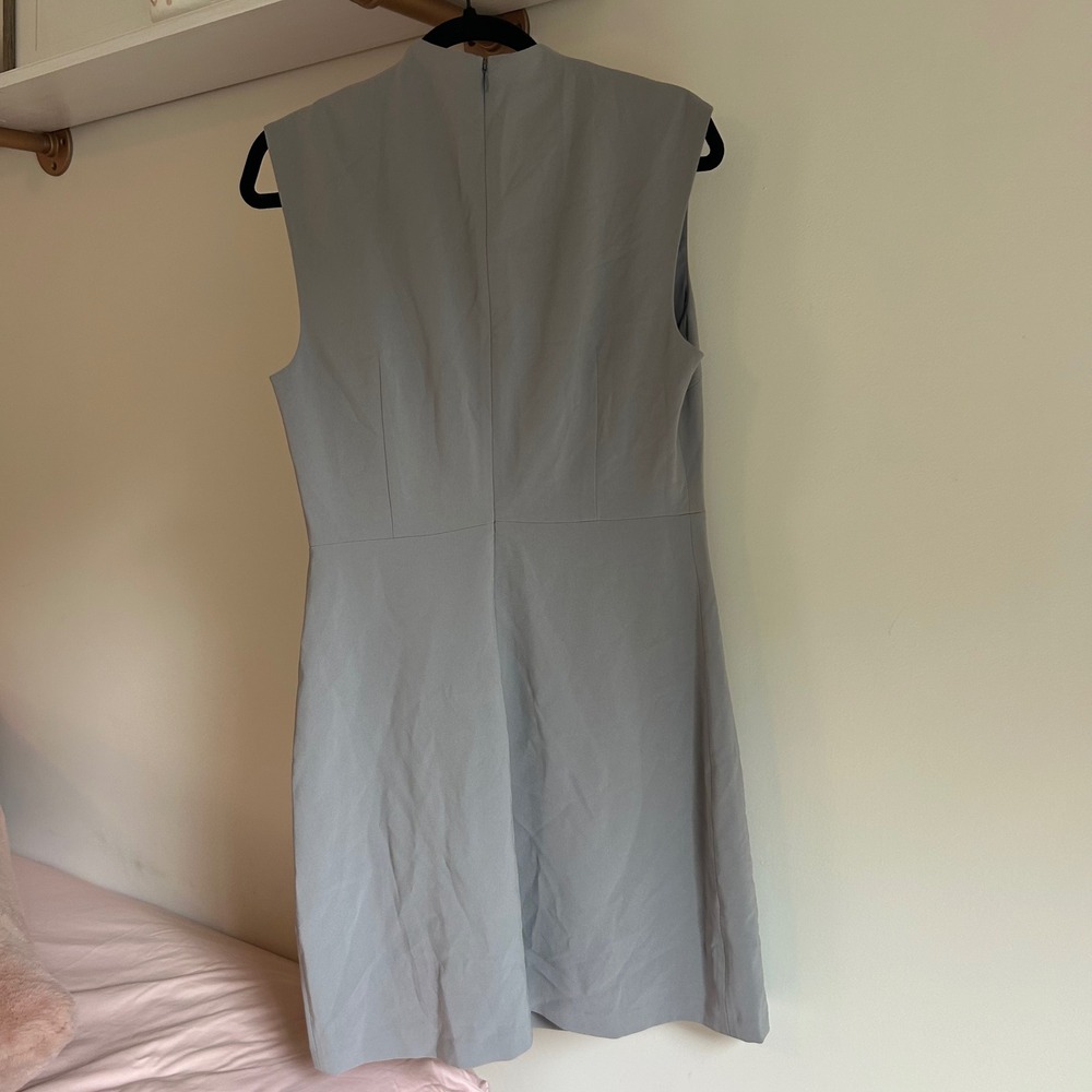 Theory Sleeveless Sheath Dress Women's Size 10 V Neck Career Office Minimalist - Picture 3 of 4